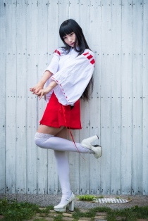 Rui-chan Miko Cosplay